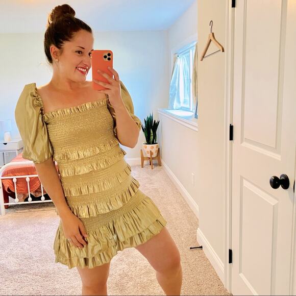 V. Chapman Gold Metallic Smocked Tiered Puff Sleeve Mini Dress 0 - Picture 1 of 16